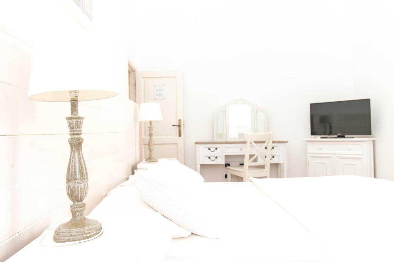 And So Bed & Breakfast Lecce Bagian luar foto