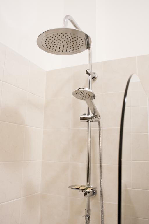 And So Bed & Breakfast Lecce Ruang foto