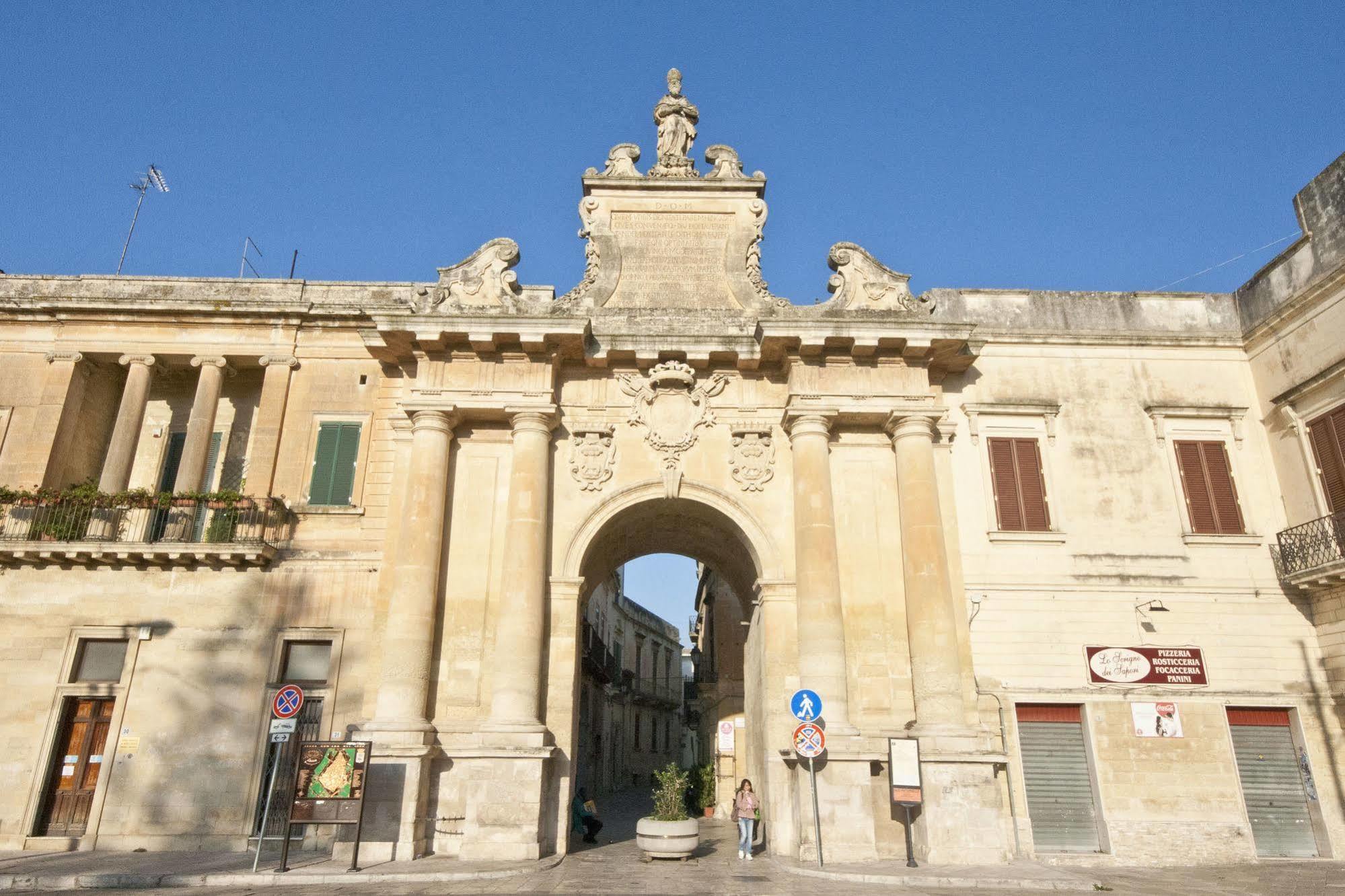 And So Bed & Breakfast Lecce Bagian luar foto