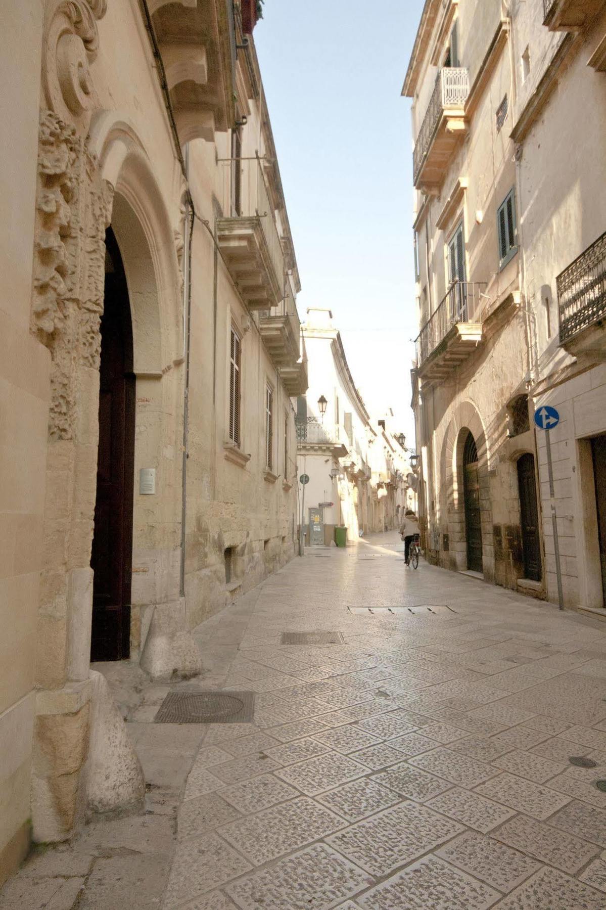 And So Bed & Breakfast Lecce Bagian luar foto