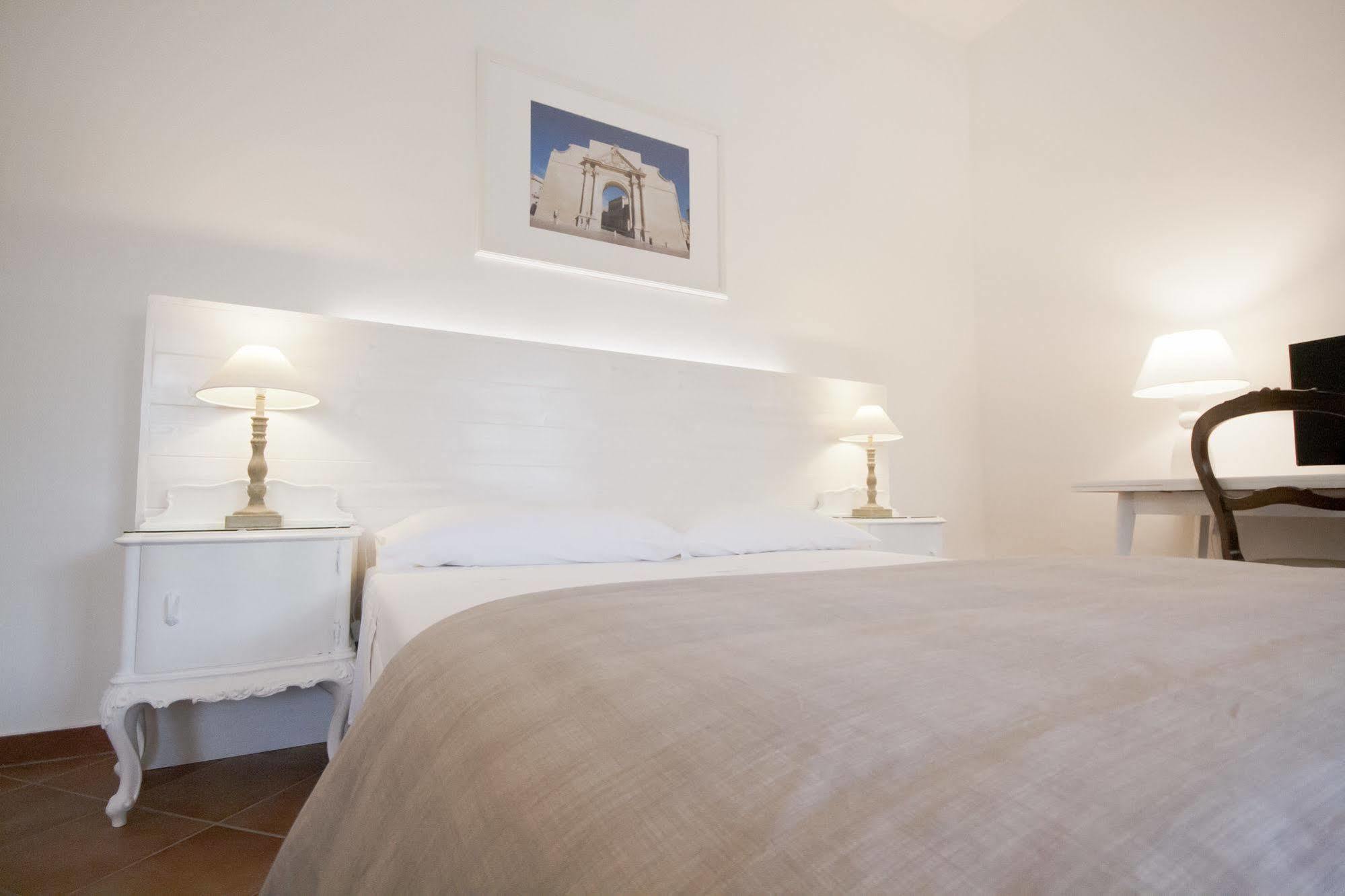And So Bed & Breakfast Lecce Bagian luar foto
