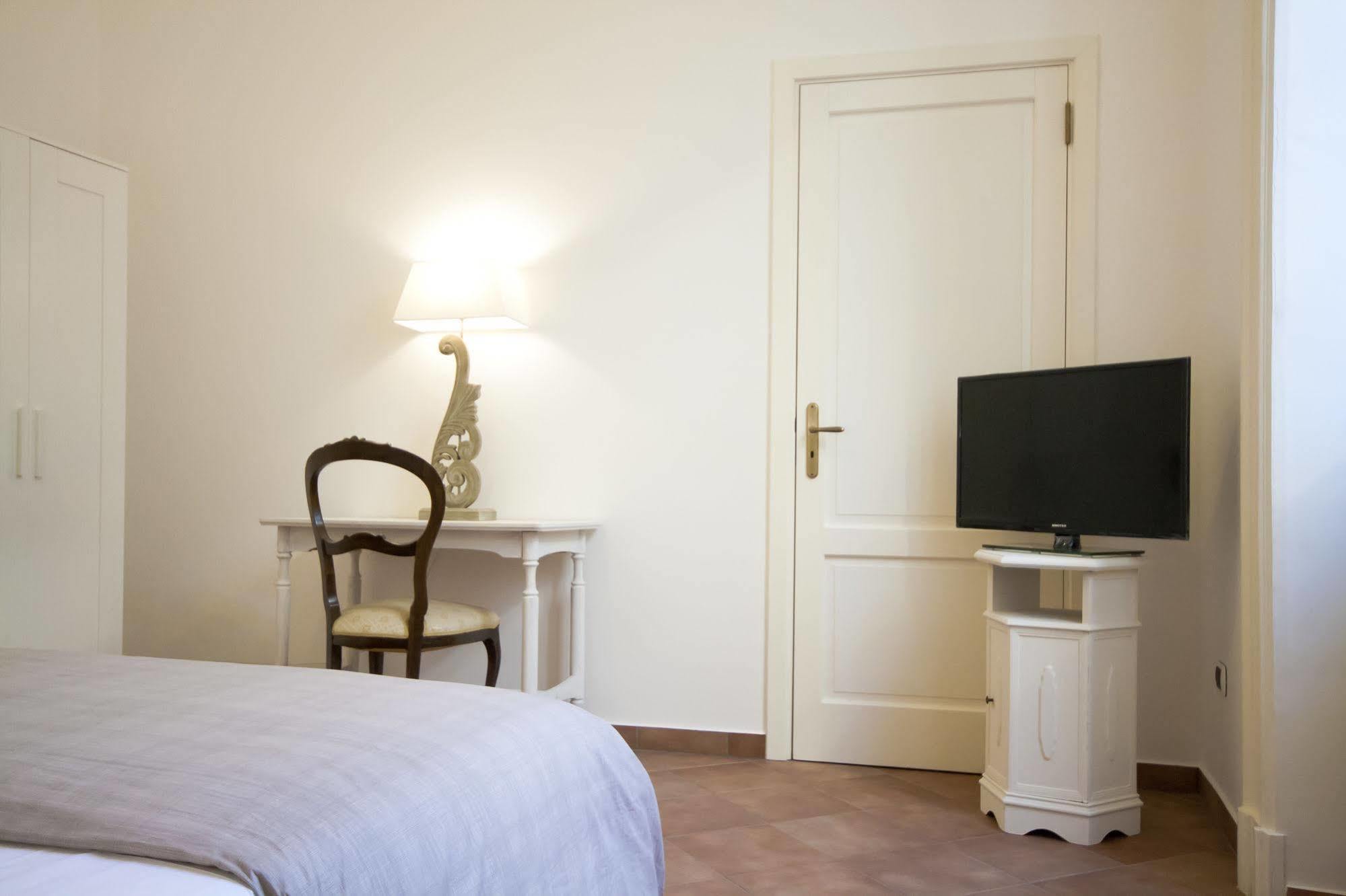And So Bed & Breakfast Lecce Bagian luar foto
